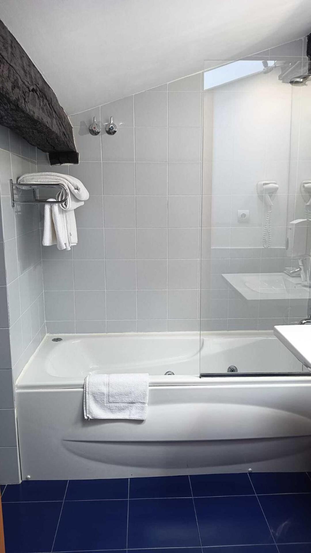 Gastro Hotel La Giraldilla Liérganes الغرفة الصورة
