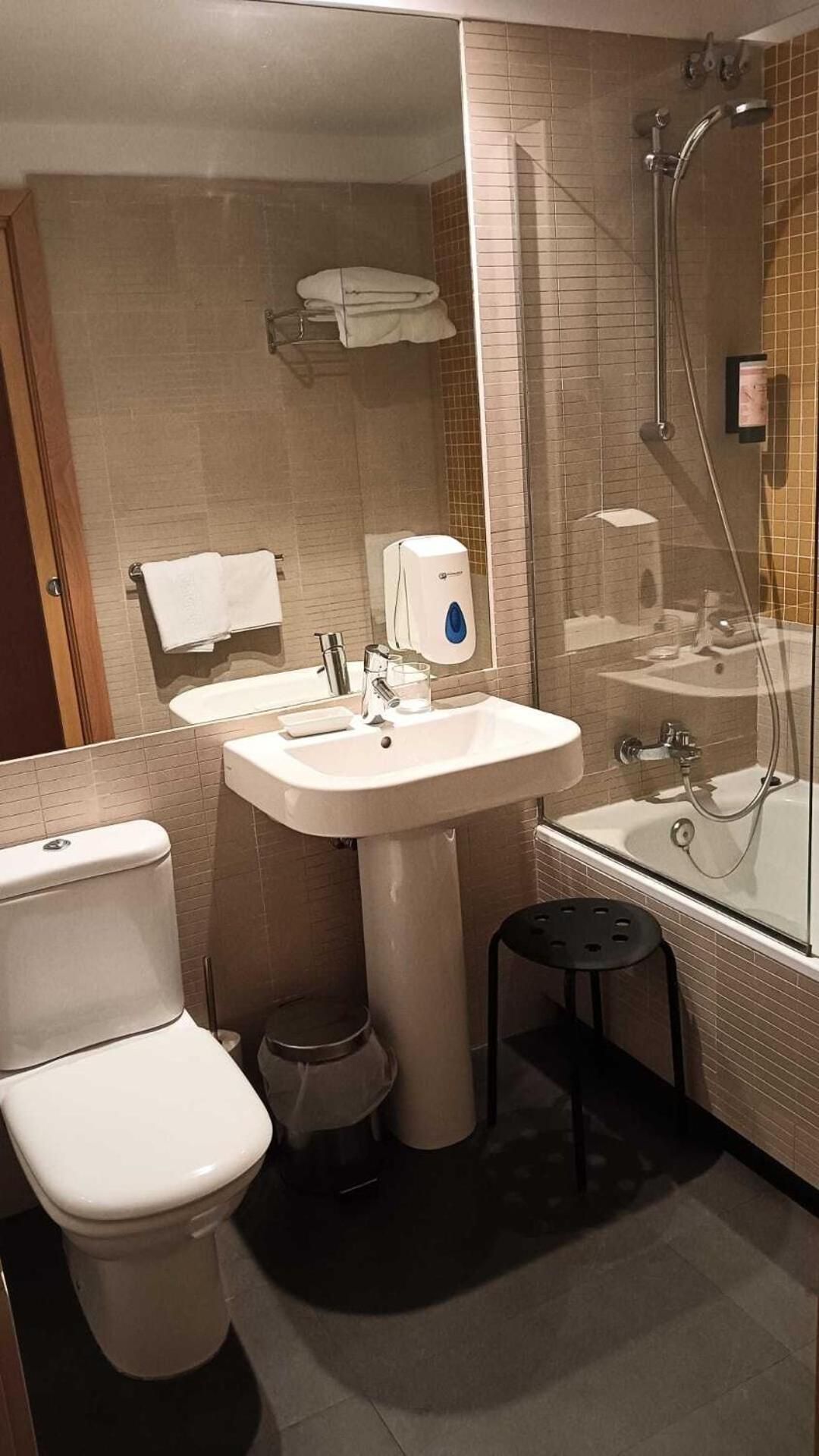 Gastro Hotel La Giraldilla Liérganes الغرفة الصورة