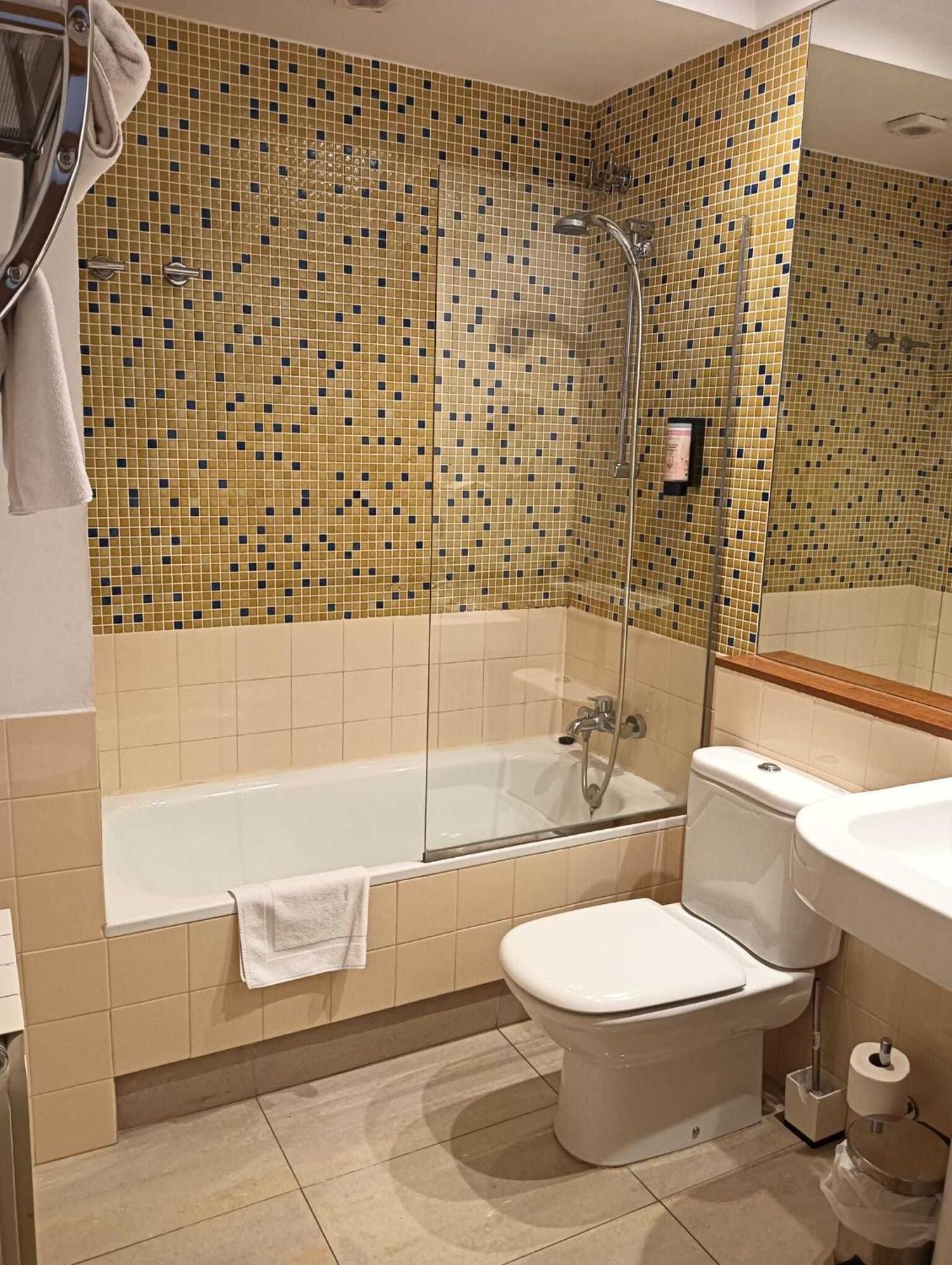 Gastro Hotel La Giraldilla Liérganes الغرفة الصورة